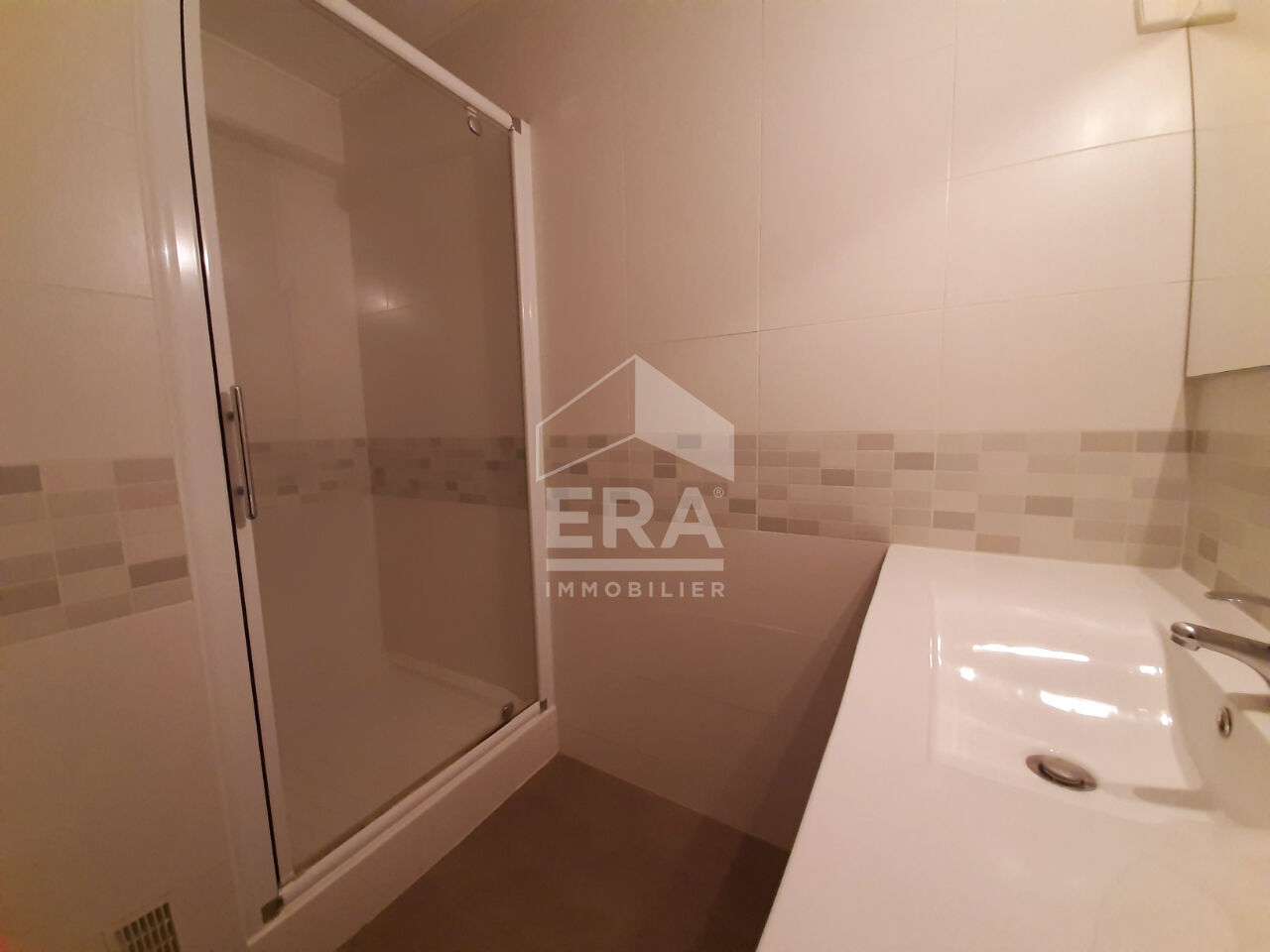 Photo LOCATION MEUBLEE - PAU - T2 de 52 m² avec place de parking et balcon image 5/6