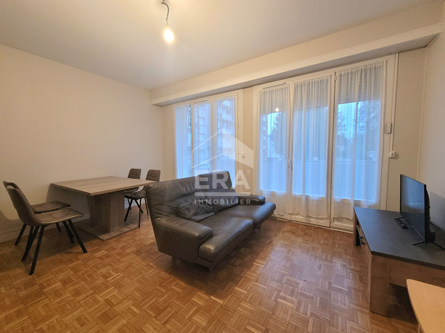 LOCATION MEUBLEE - PAU - Secteur Allées de Morlaàs : Appartement T3 de 68 m²  dans une résidence calme avec balcon et parking