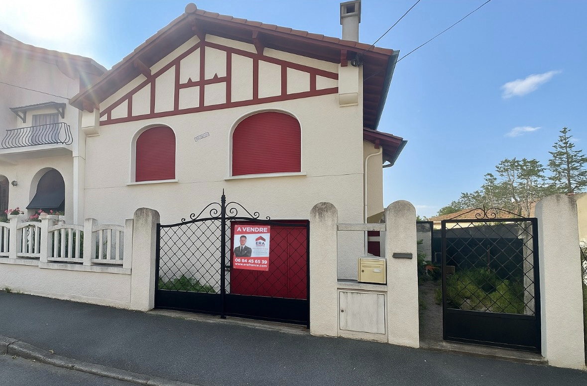 Maison JURANCON 4 pièces - 120 m2 avec sous sol -  garage - petit jardin + dépendance