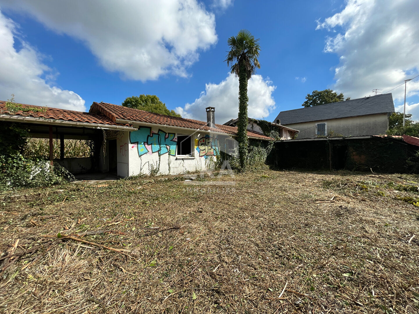 Terrain de 560 m² à Nousty . Vue sur les Pyrénées