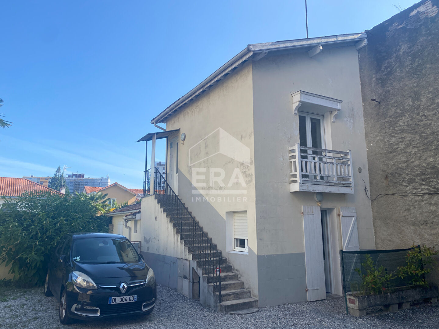 PAU : Immeuble de rapport de 3 lots à vendre