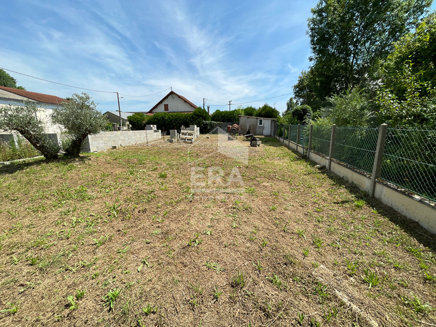 Photo LIVRON : Terrain de 1 074 m² constructible (fondations) image 2/4