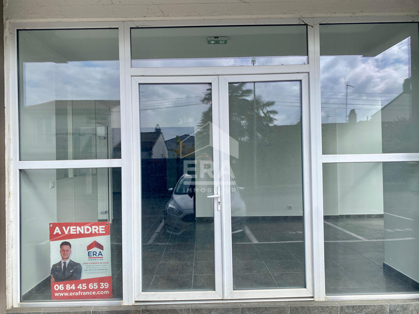 Local commercial de 109,57 m² libre - À l'entrée du centre-ville de Pau