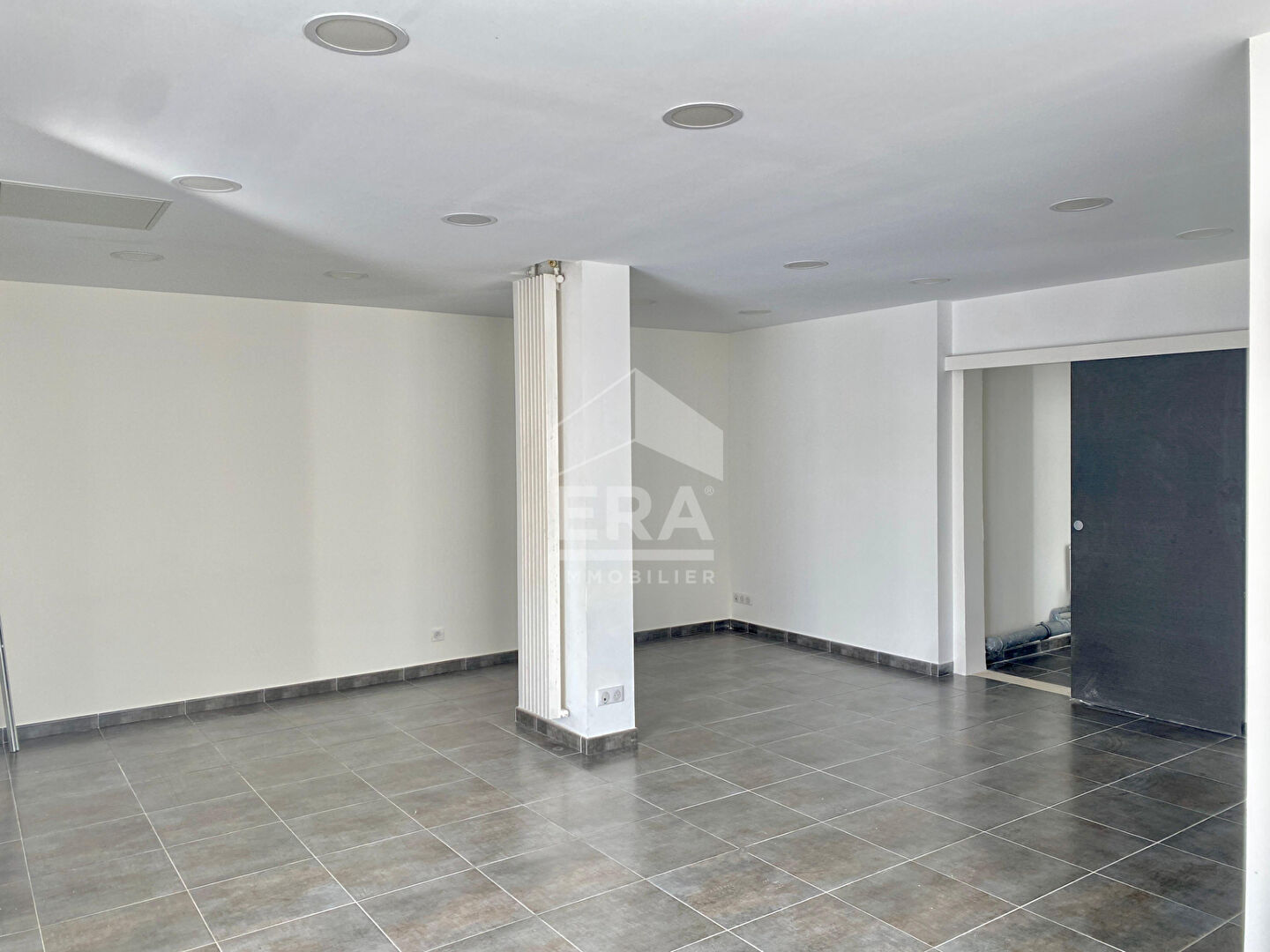 Photo Local commercial de 109,57 m² libre - À l'entrée du centre-ville de Pau image 2/6