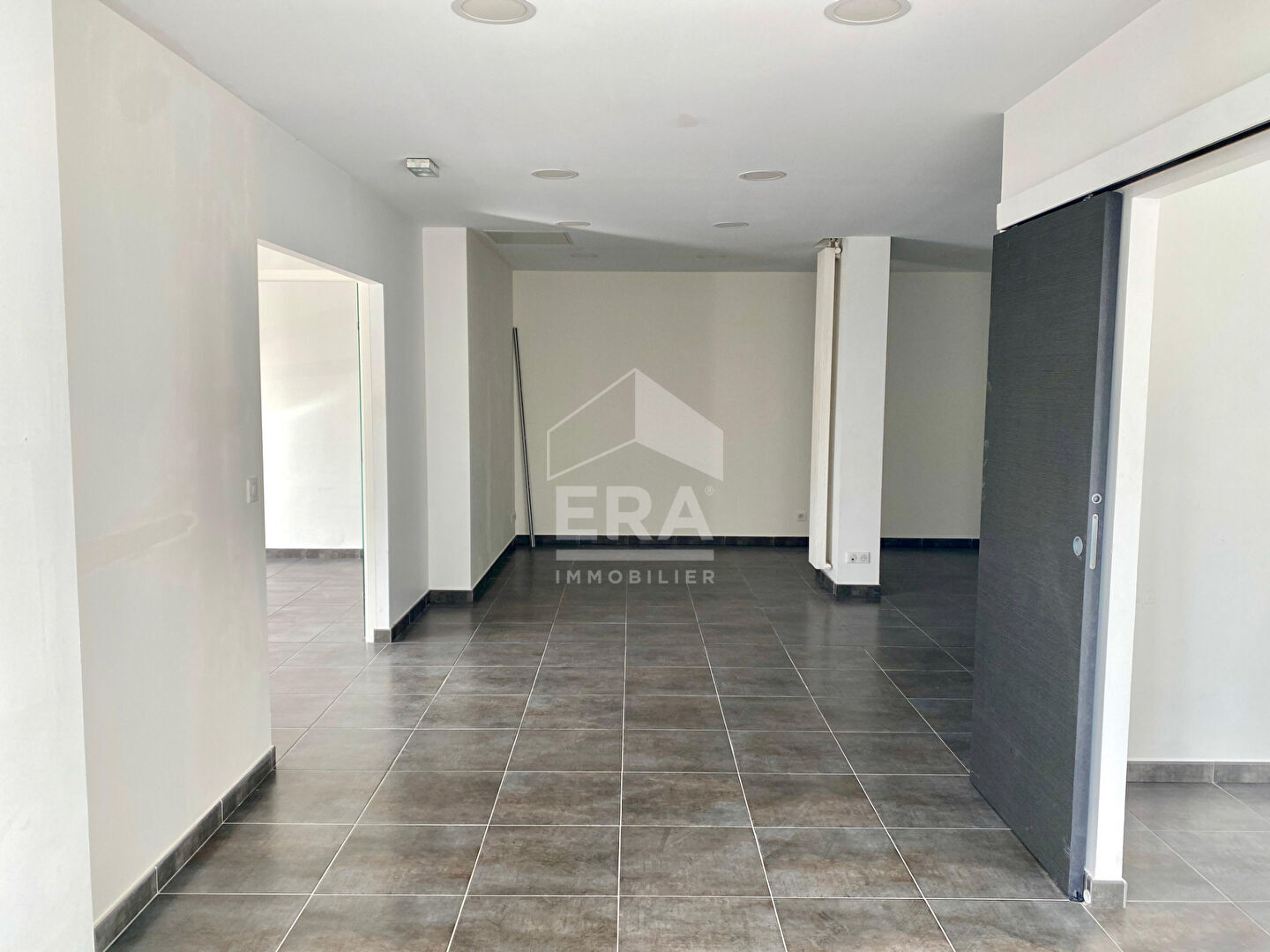 Photo Local commercial de 109,57 m² libre - À l'entrée du centre-ville de Pau image 3/6