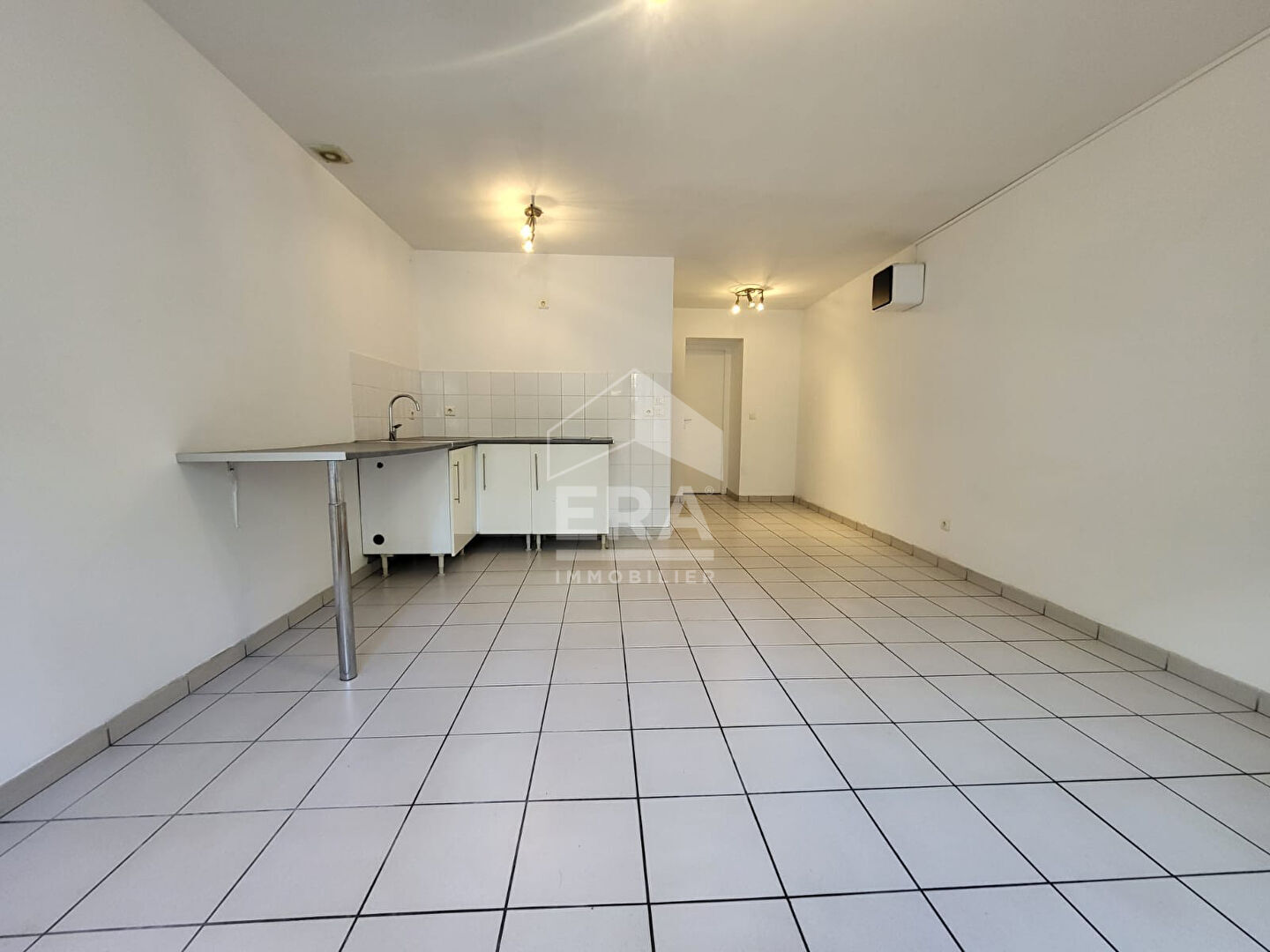 Photo À VENDRE : Appartement T2 de 44,11 m² avec Terrasse Privative et Cellier image 1/5