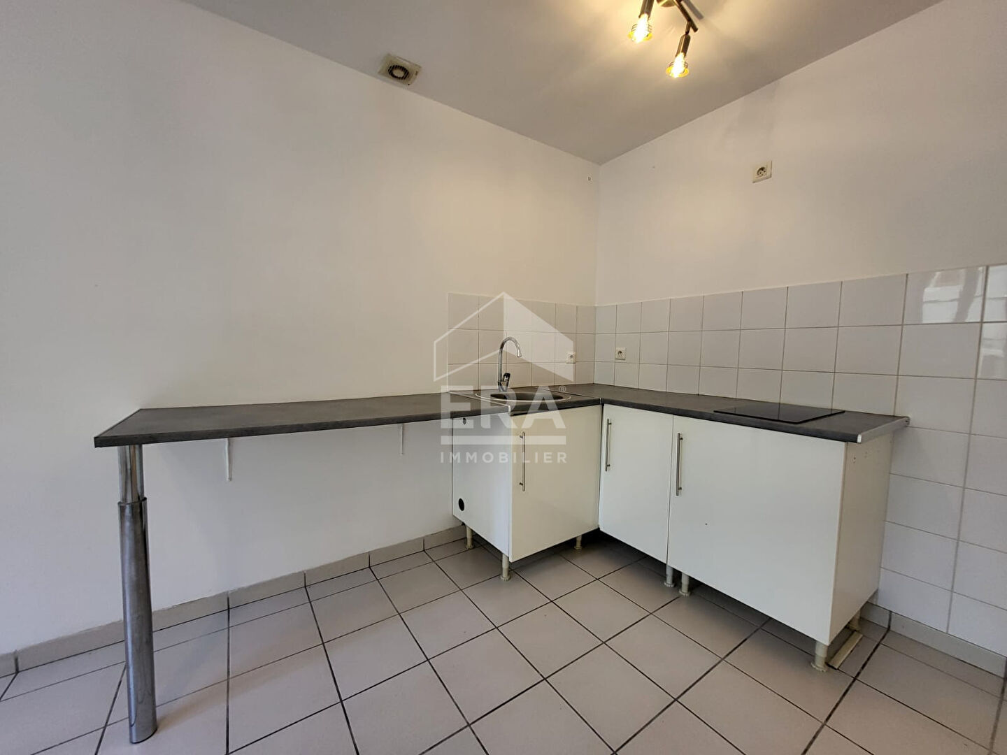 Photo À VENDRE : Appartement T2 de 44,11 m² avec Terrasse Privative et Cellier image 2/5