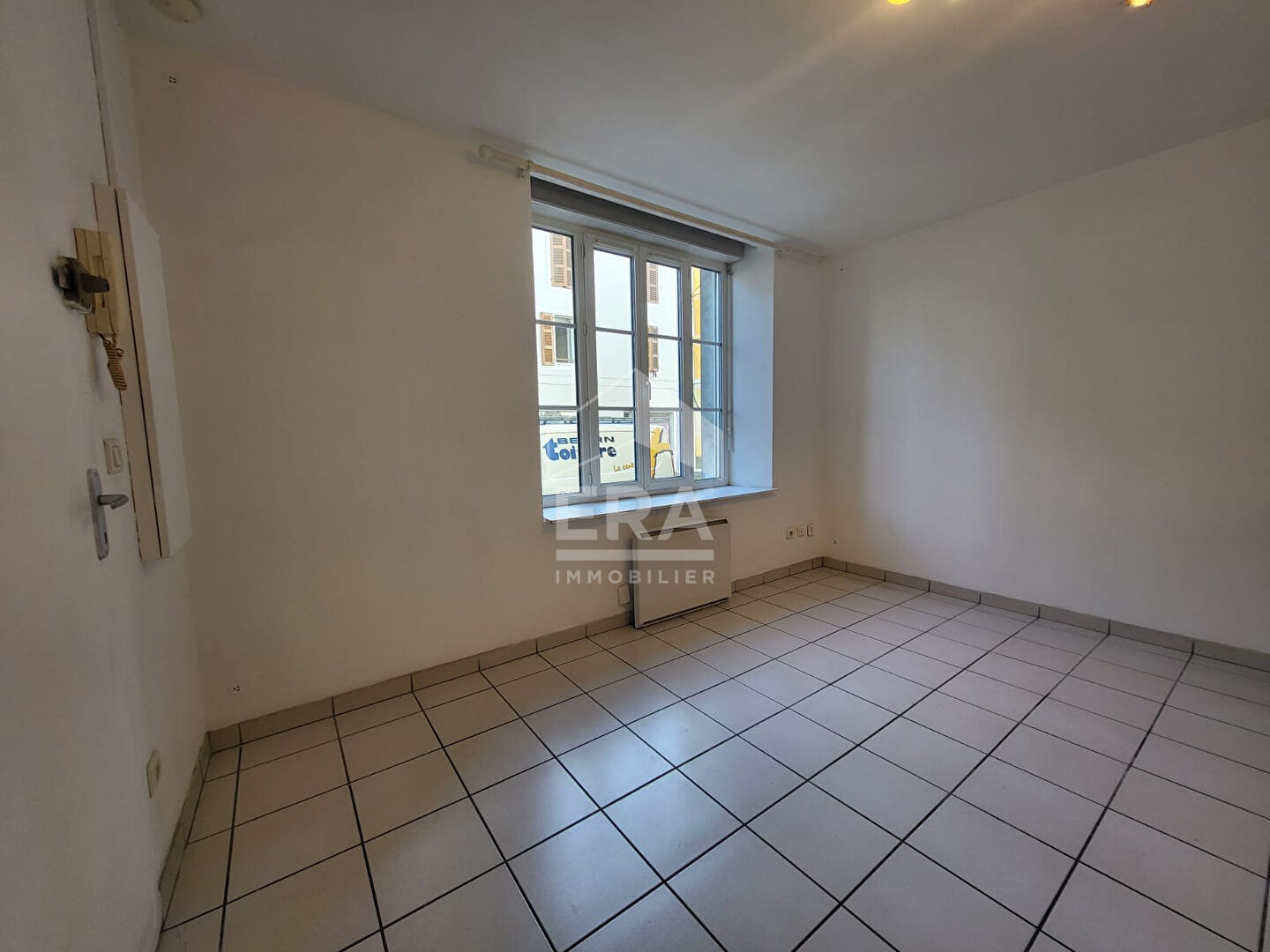 Photo À VENDRE : Appartement T2 de 44,11 m² avec Terrasse Privative et Cellier image 3/5