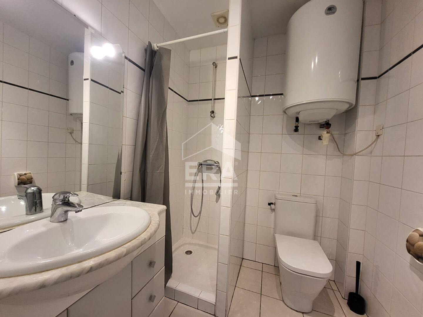 Photo À VENDRE : Appartement T2 de 44,11 m² avec Terrasse Privative et Cellier image 4/5