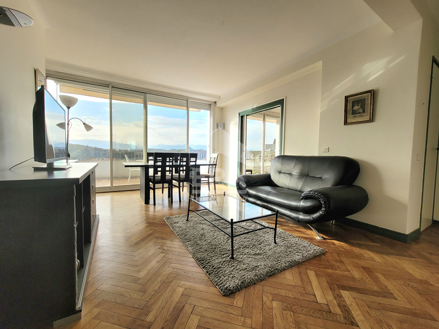 PAU CENTRE - LOCATION MEUBLEE : Appartement T3 de 55 m² avec terrasse de 20 m² dans une résidence de standing