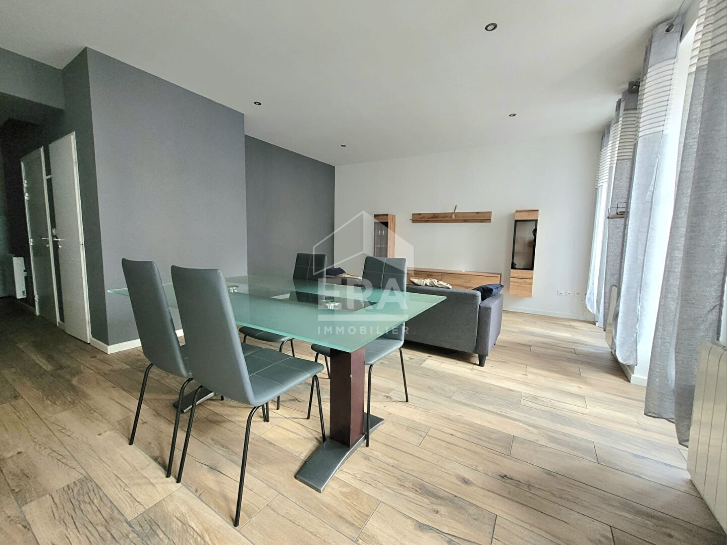 Photo LOCATION MEUBLEE - PAU - Secteur Centre Ville - Appartement T3 de 60 m² moderne et fonctionnel image 2/6