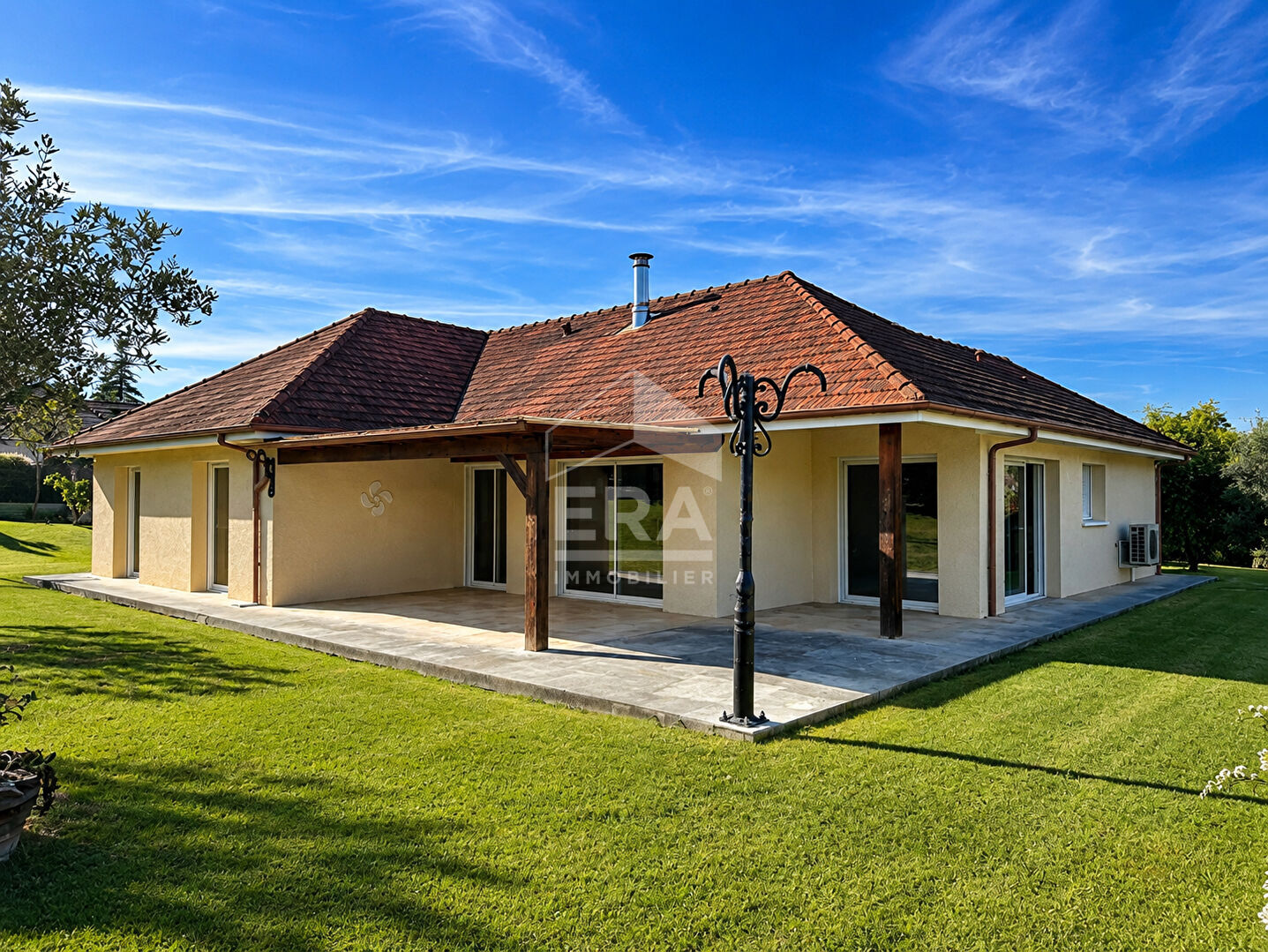 Gan - Maison récente 6 pièces de plain pied, avec garage et jardin