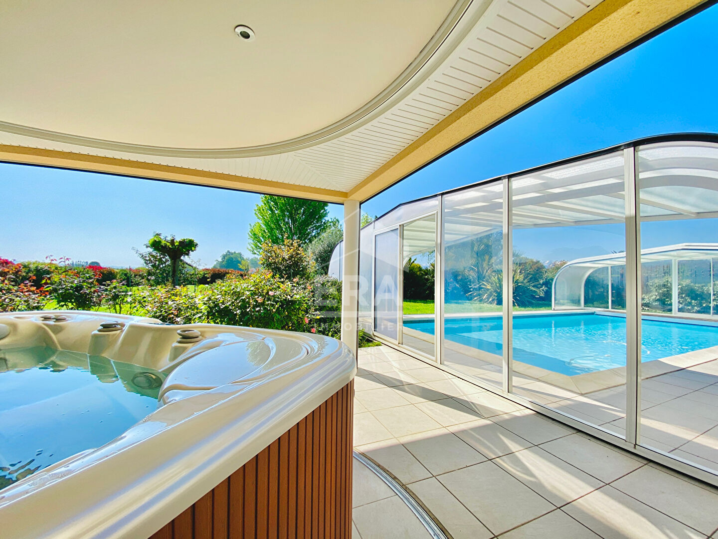 Secteur Soumoulou : Maison récente haut de gamme, avec piscine et spa !