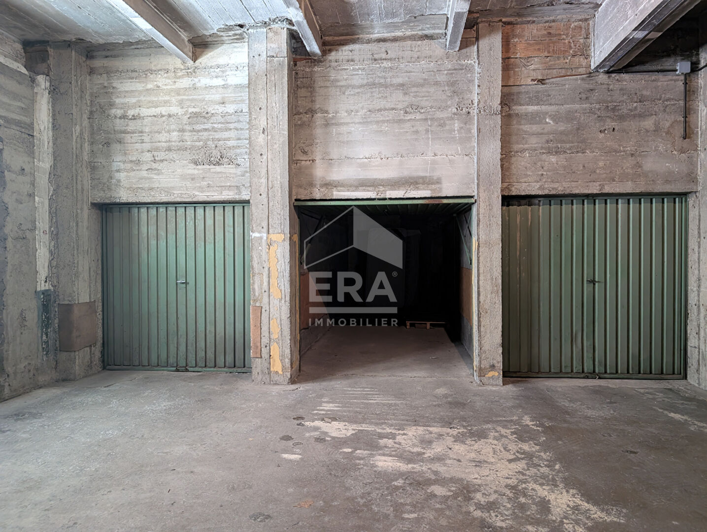 Photo Box Saint Malo 14 m2 - A vendre image 2/2