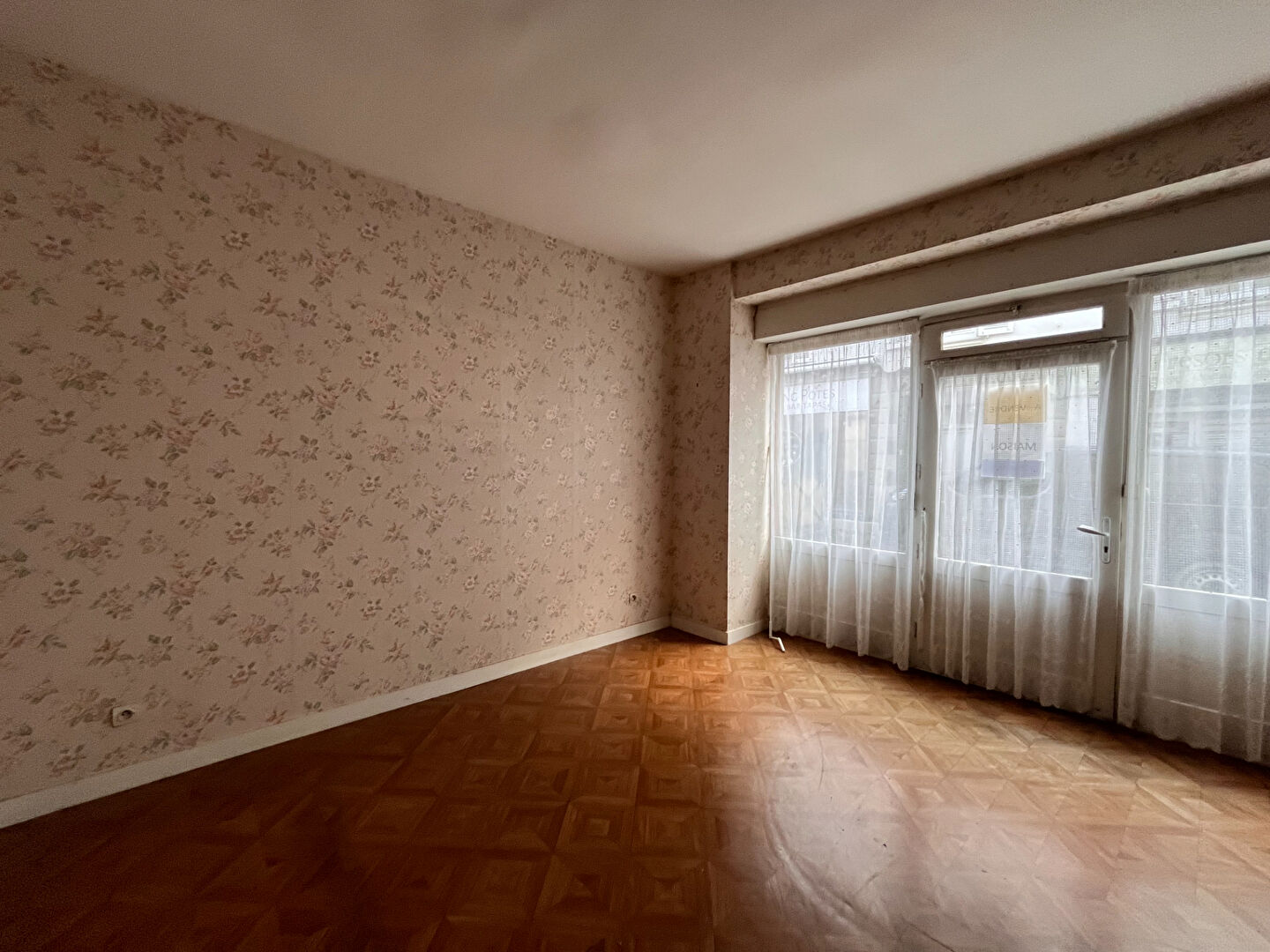 Photo Immeuble Cancale (commerces + logements + dépendances) image 2/6