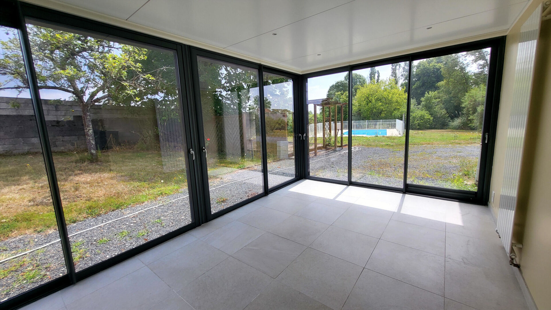 Maison Vertou 6 pièces 198 m2 sur une parcelle, avec piscine et étang, de 6316m².