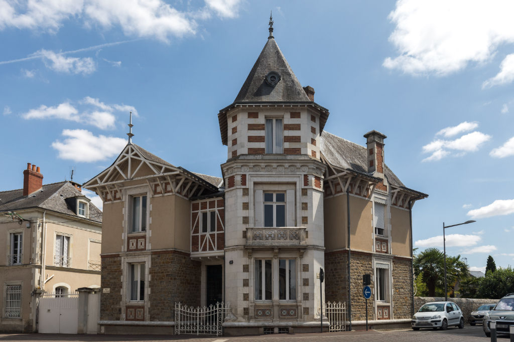 Villa de style néogothique au coeur
