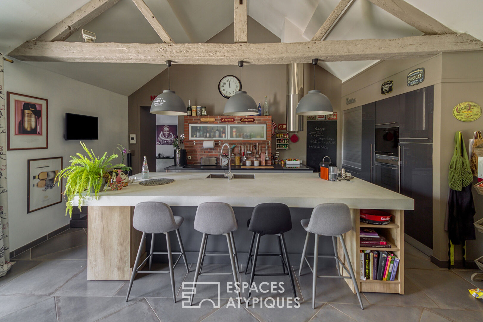 Photo L'incontournable propriété de charme dans son jardin image 6/6