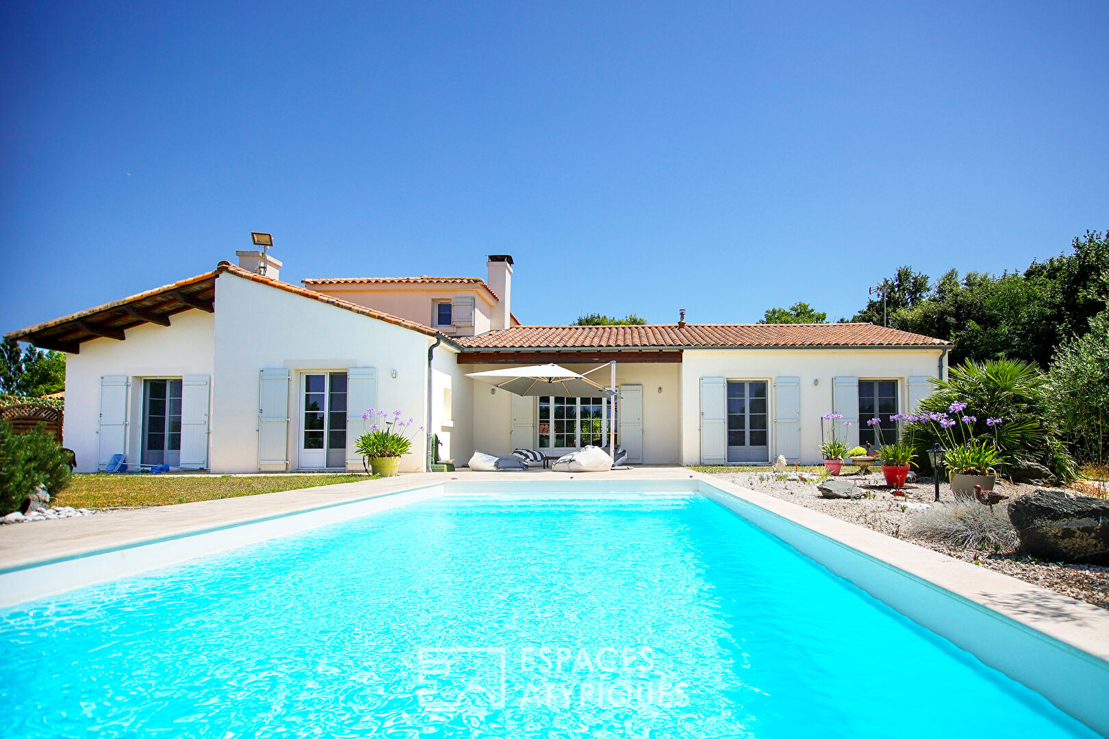 Grande propriété à l'esprit méditerranéen avec piscine