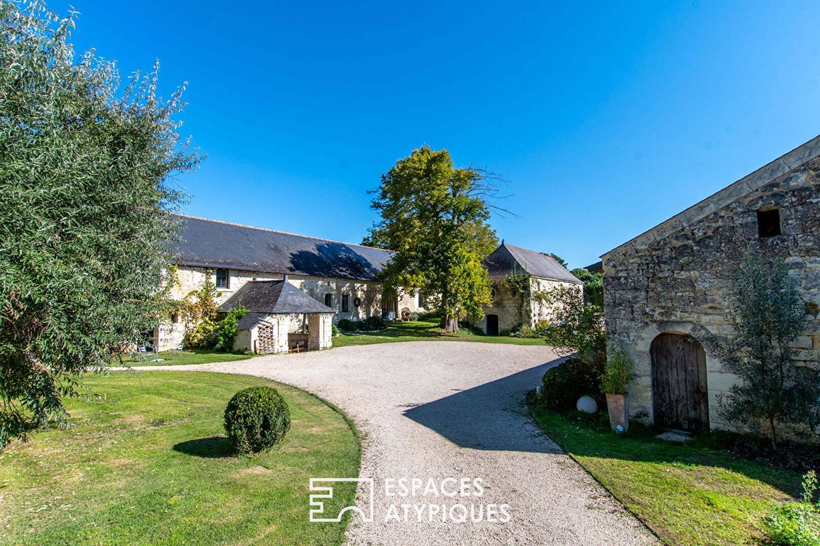 Photo Prestigieuse dépendance de château image 3/6