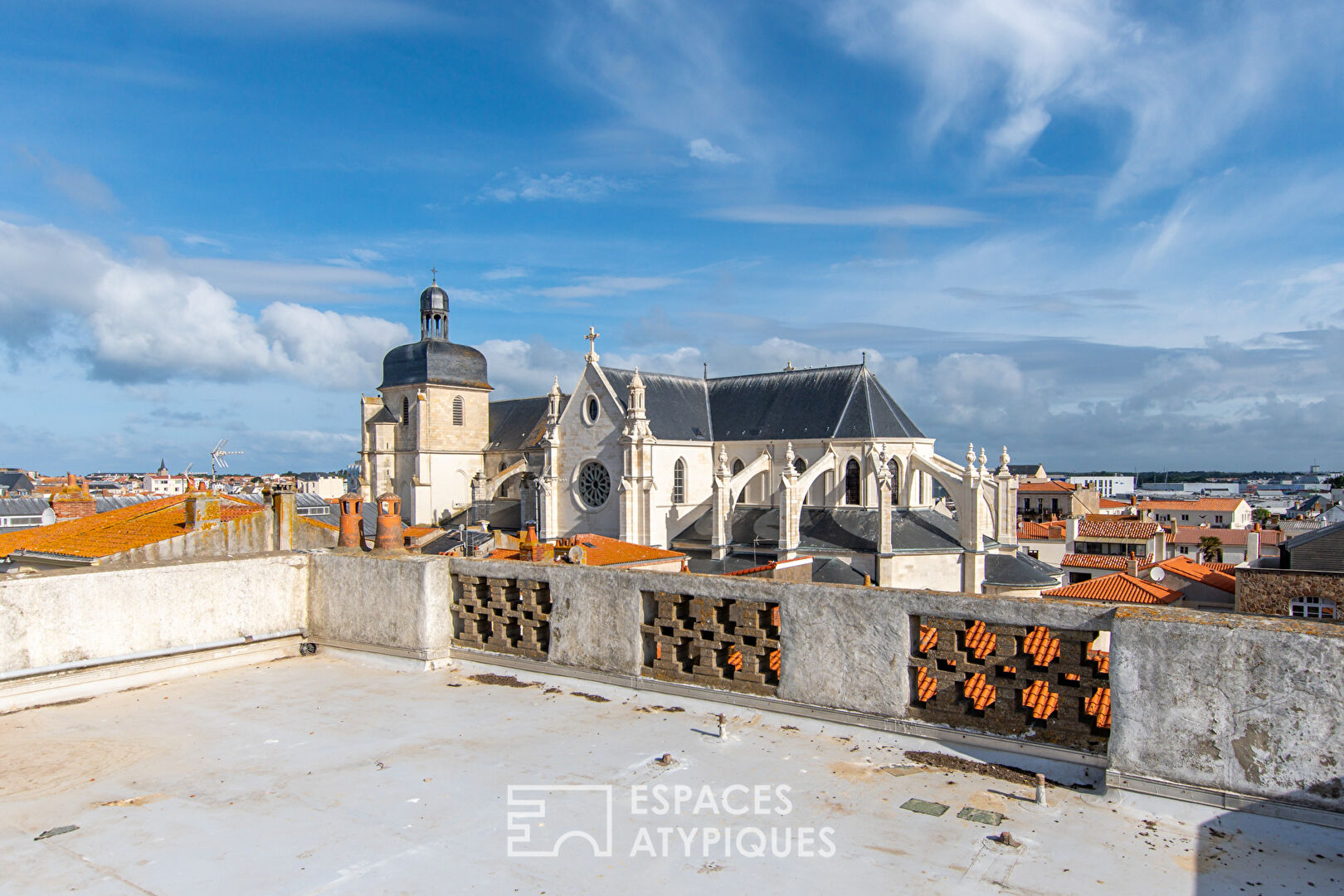 Maison ancienne à rénover avec toit-terrasse, vue mer, aux Sables d'Olonne