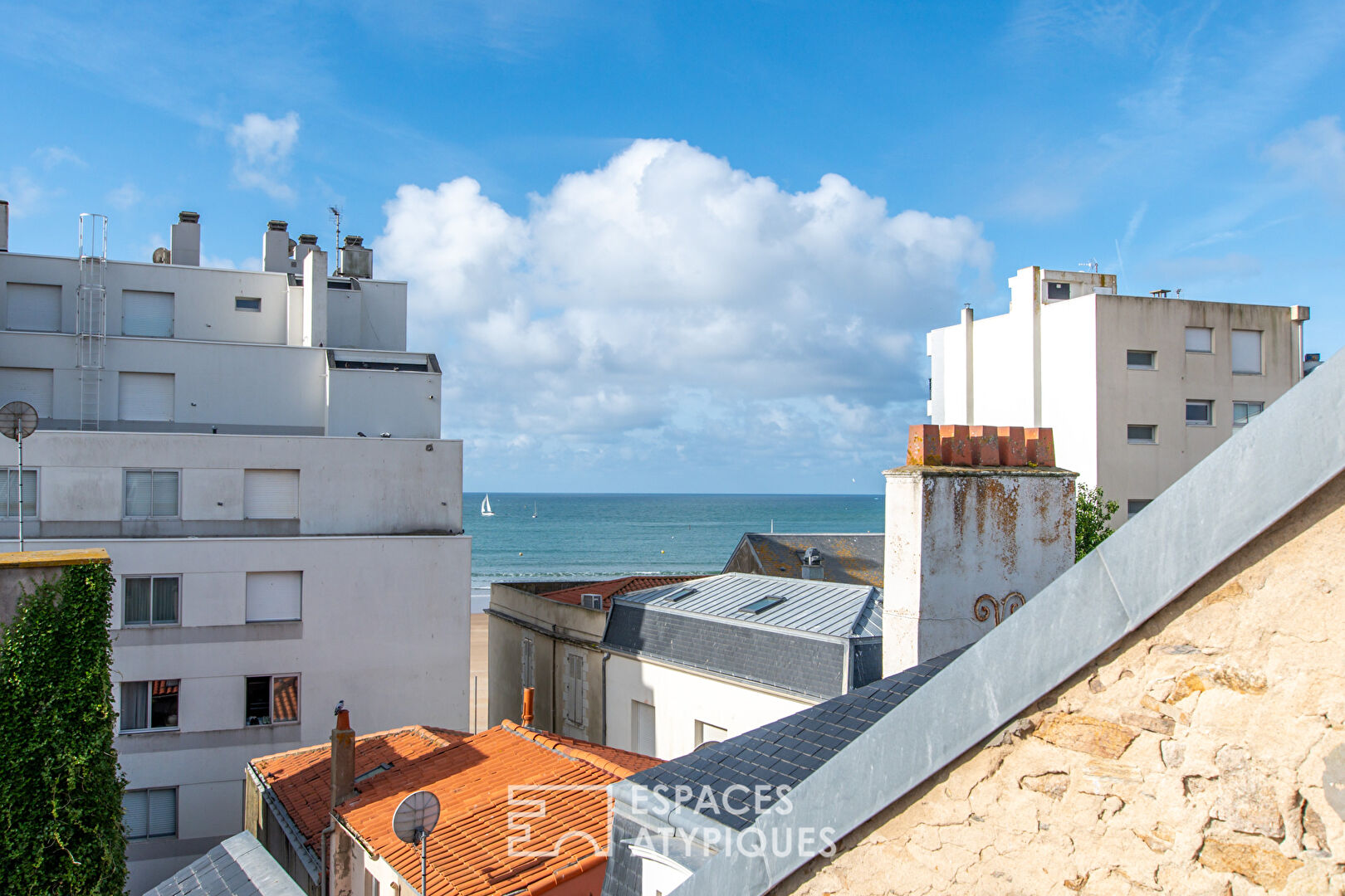 Photo Maison ancienne à rénover avec toit-terrasse, vue mer, aux Sables d'Olonne image 2/3