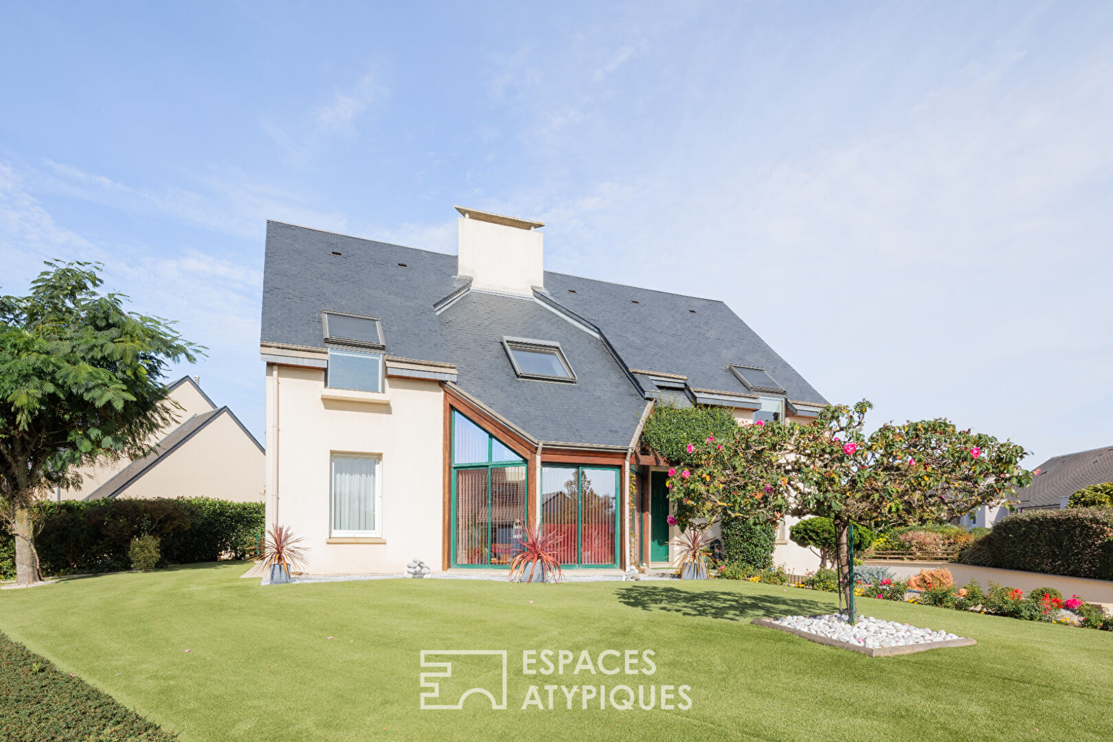 Belle maison lumineuse et son jardin à Rouillon