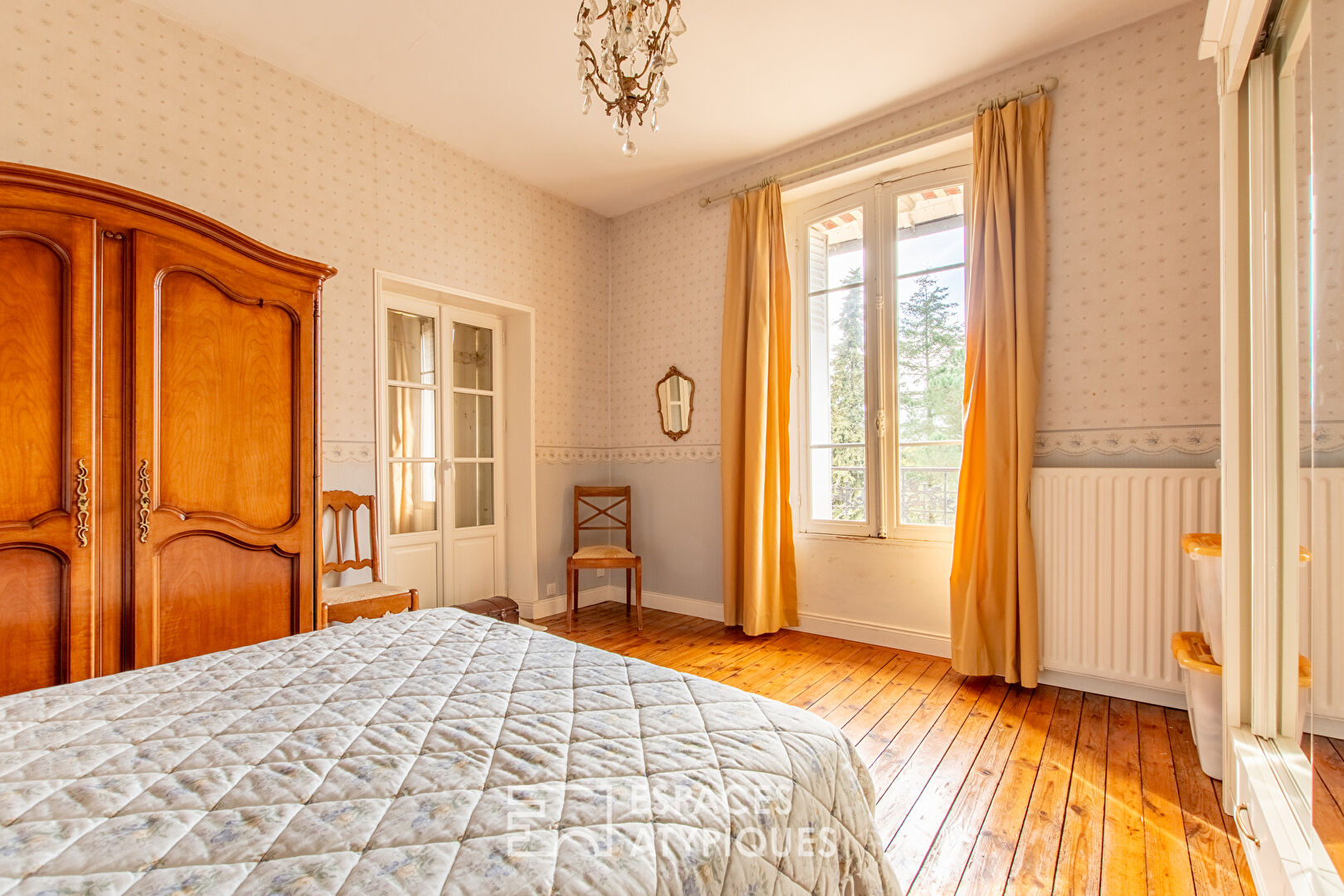 Photo Elégante maison bourgeoise dans son écrin de verdure image 6/6