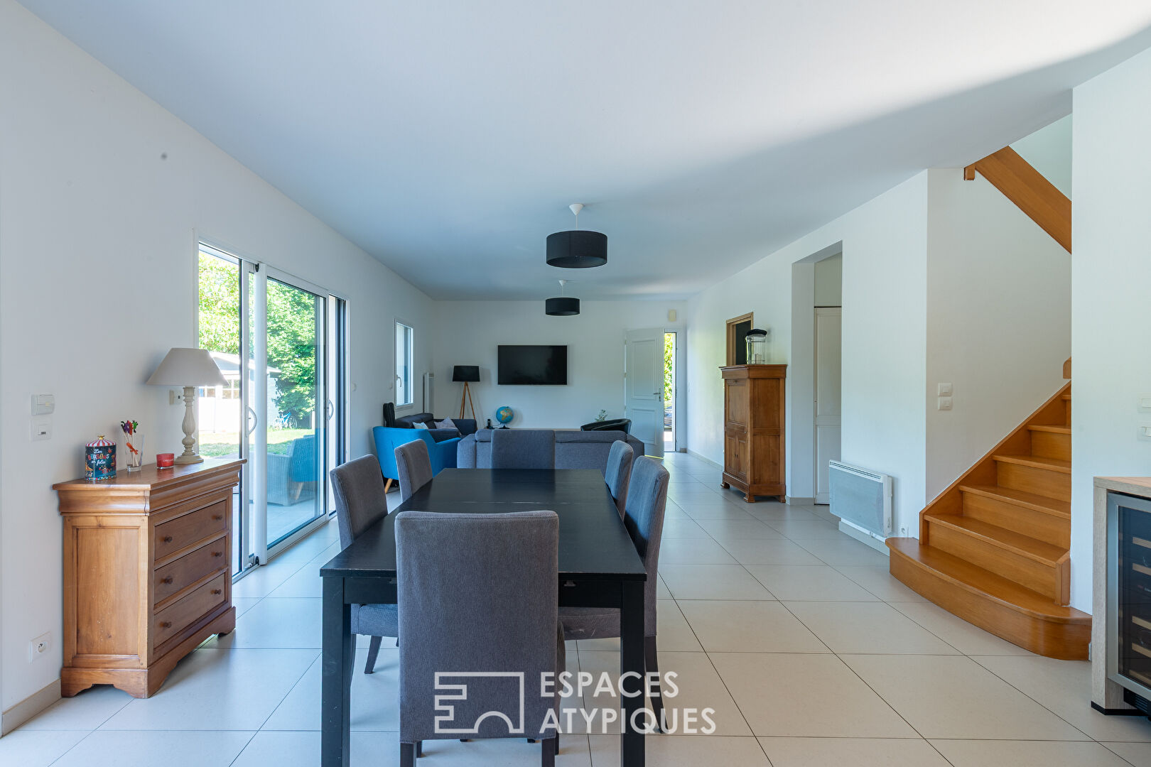 Photo Maison contemporaine avec piscine en lisière d'un bois image 6/6