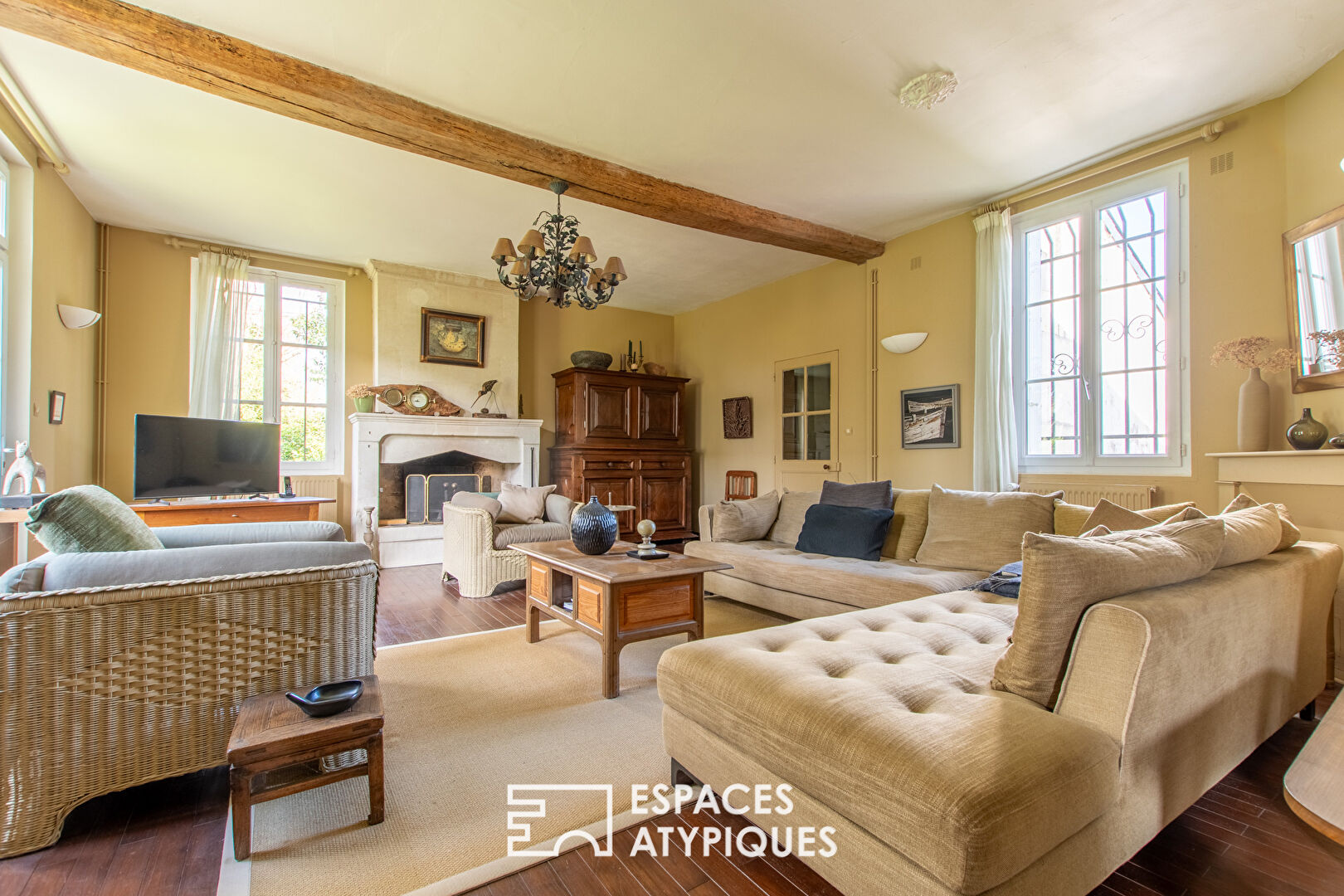 Photo Belle Propriété au cadre champêtre avec prairie et boxes pour chevaux image 3/6