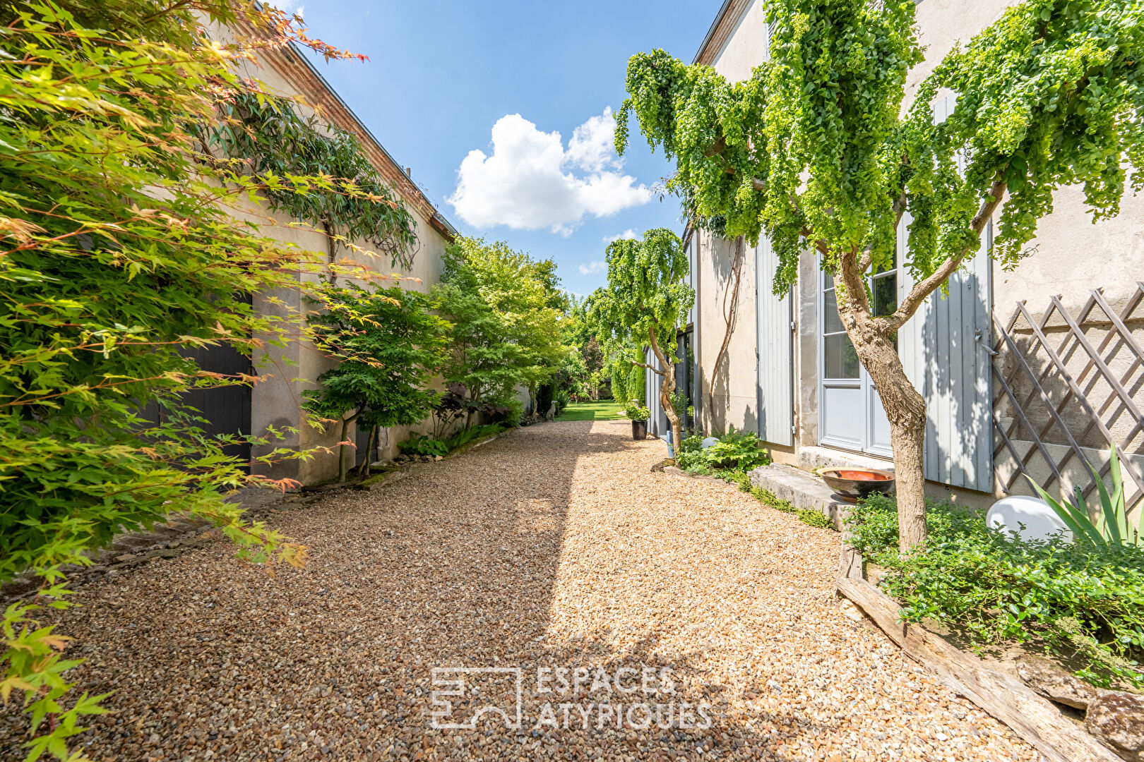 Ancien presbytère rénové en coeur de village