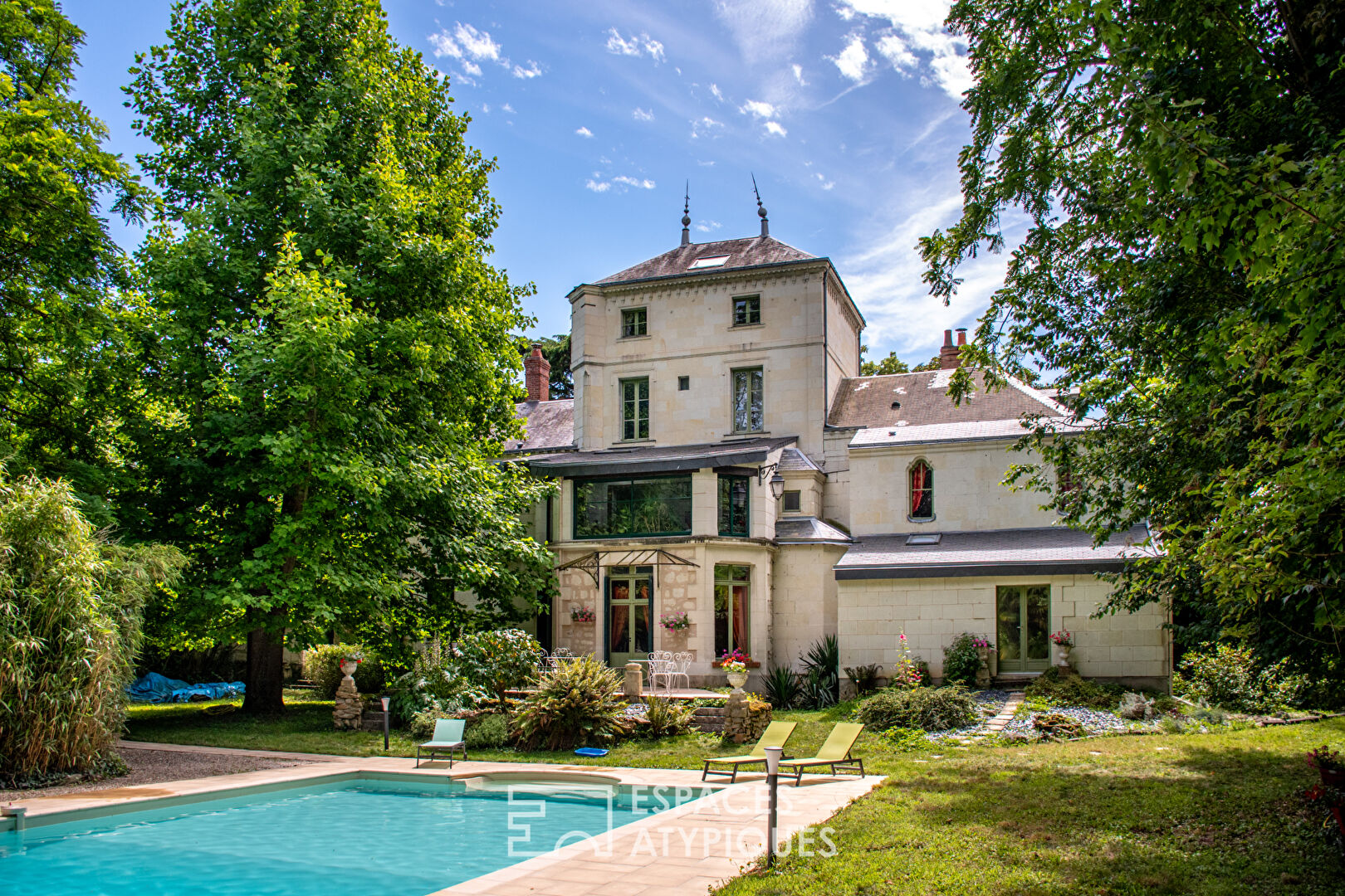 Maison de maître et son parc arboré en coeur de ville