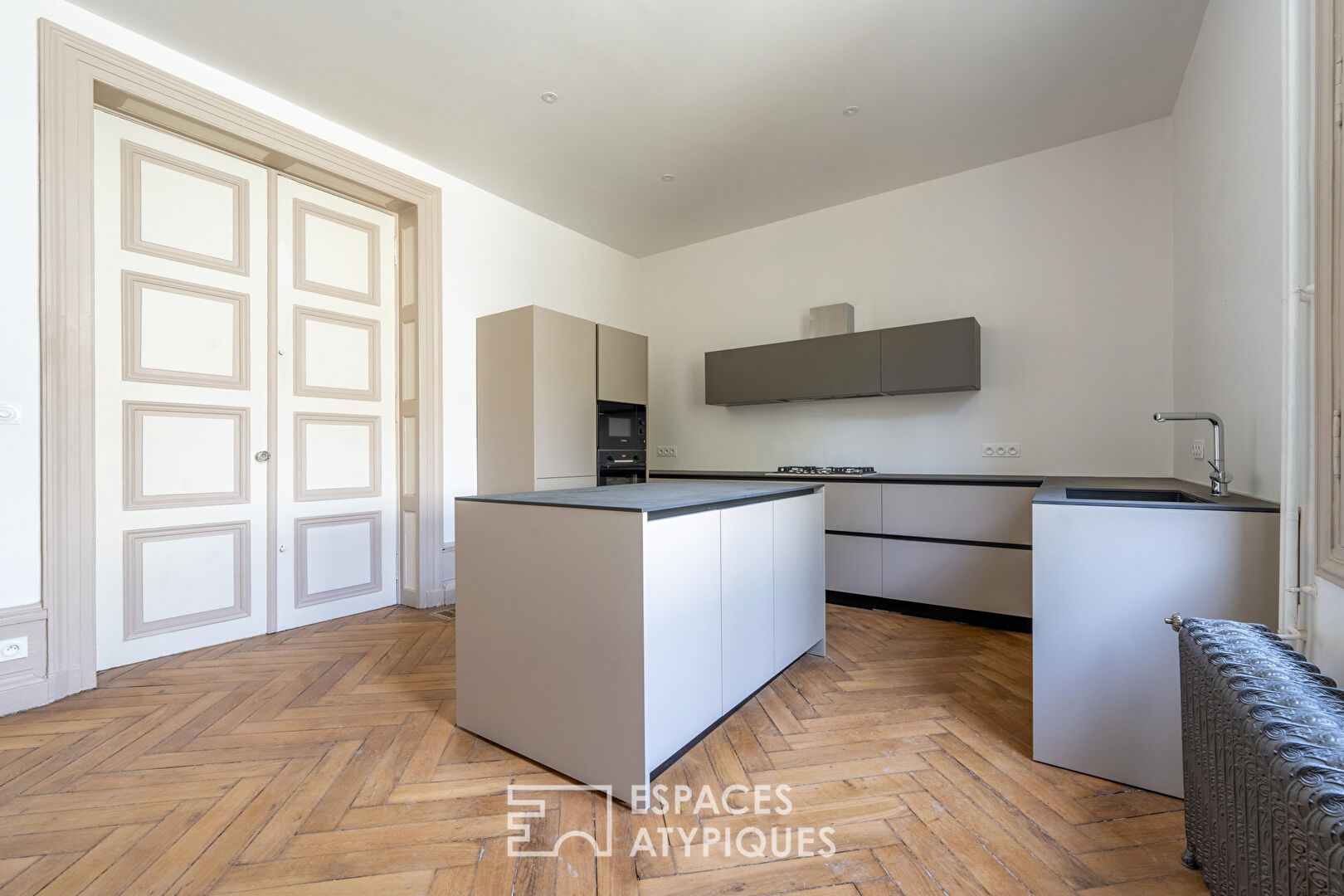 Photo Hotel particulier d'exception avec cour et stationnement image 5/6