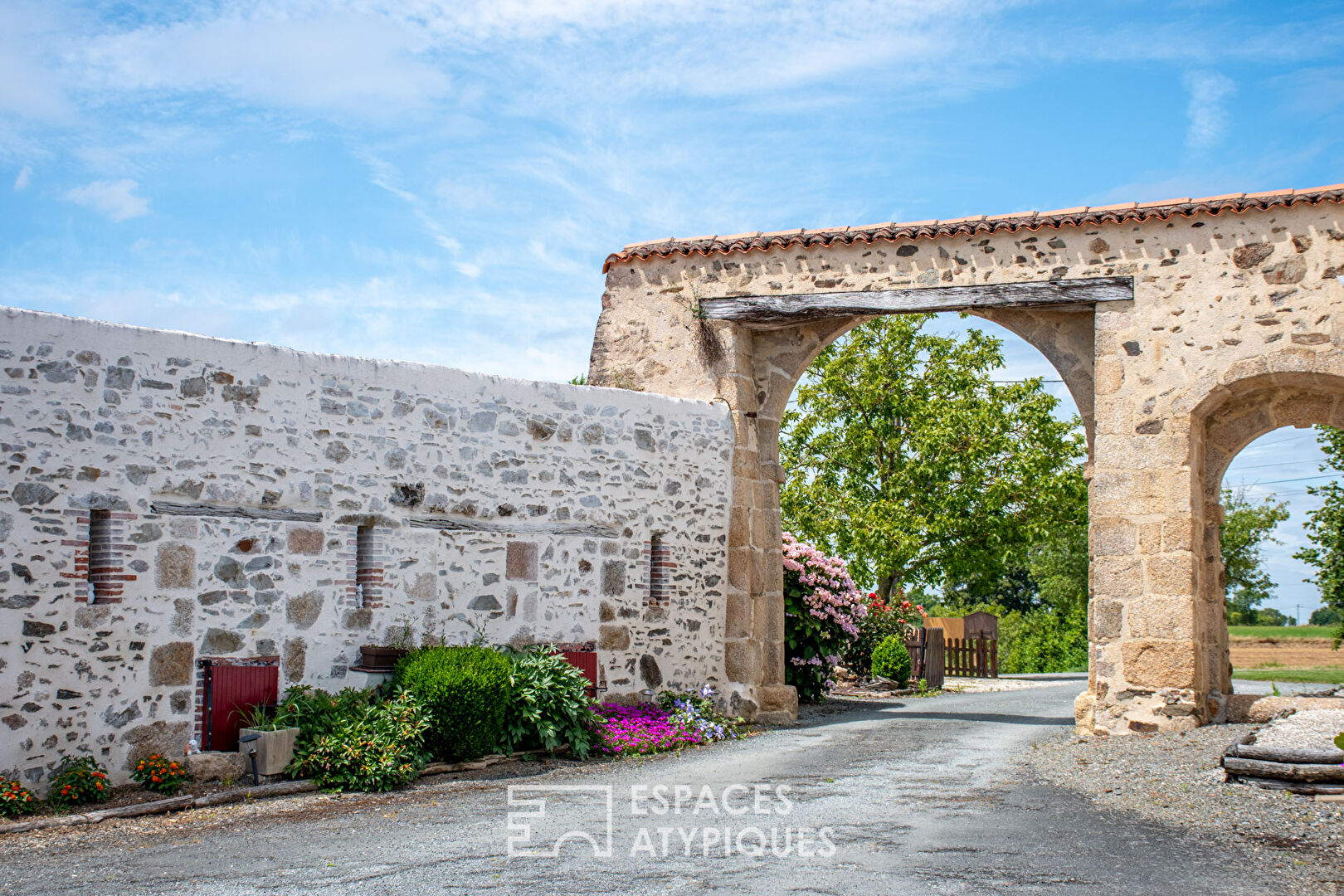 Aux portes du Puy du Fou, domaine d'exception avec chambres d'hôtes et lodges