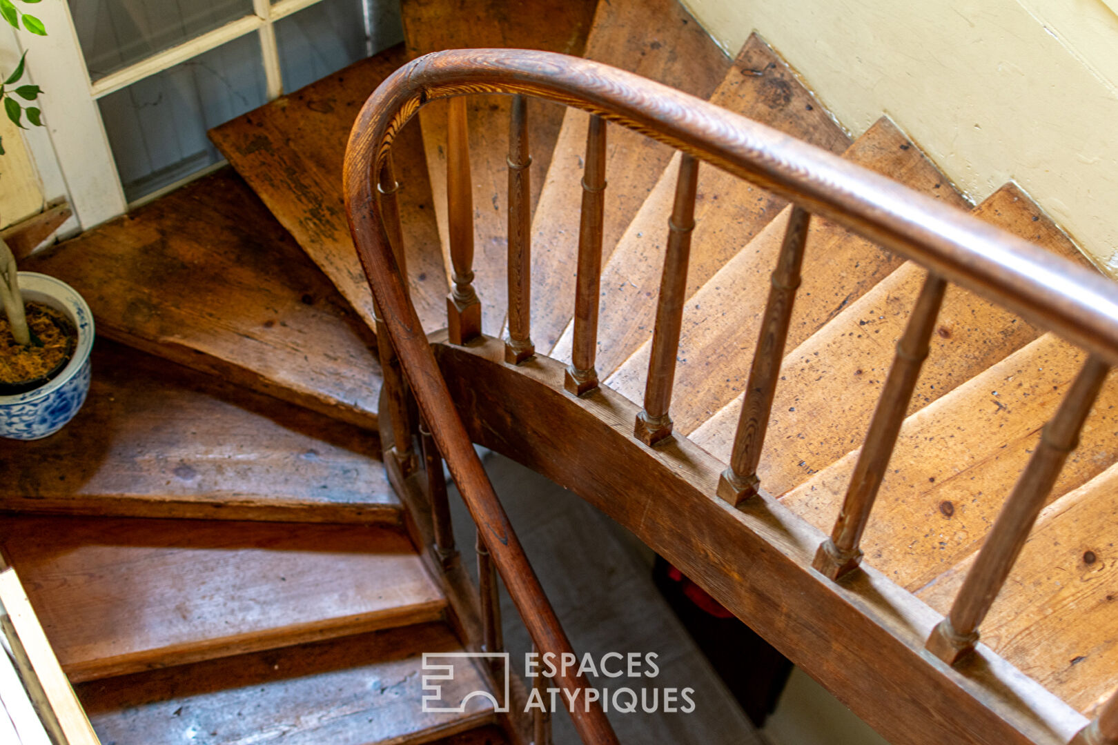 Photo Romantique maison bourgeoise au coeur d'un charmant village image 3/6