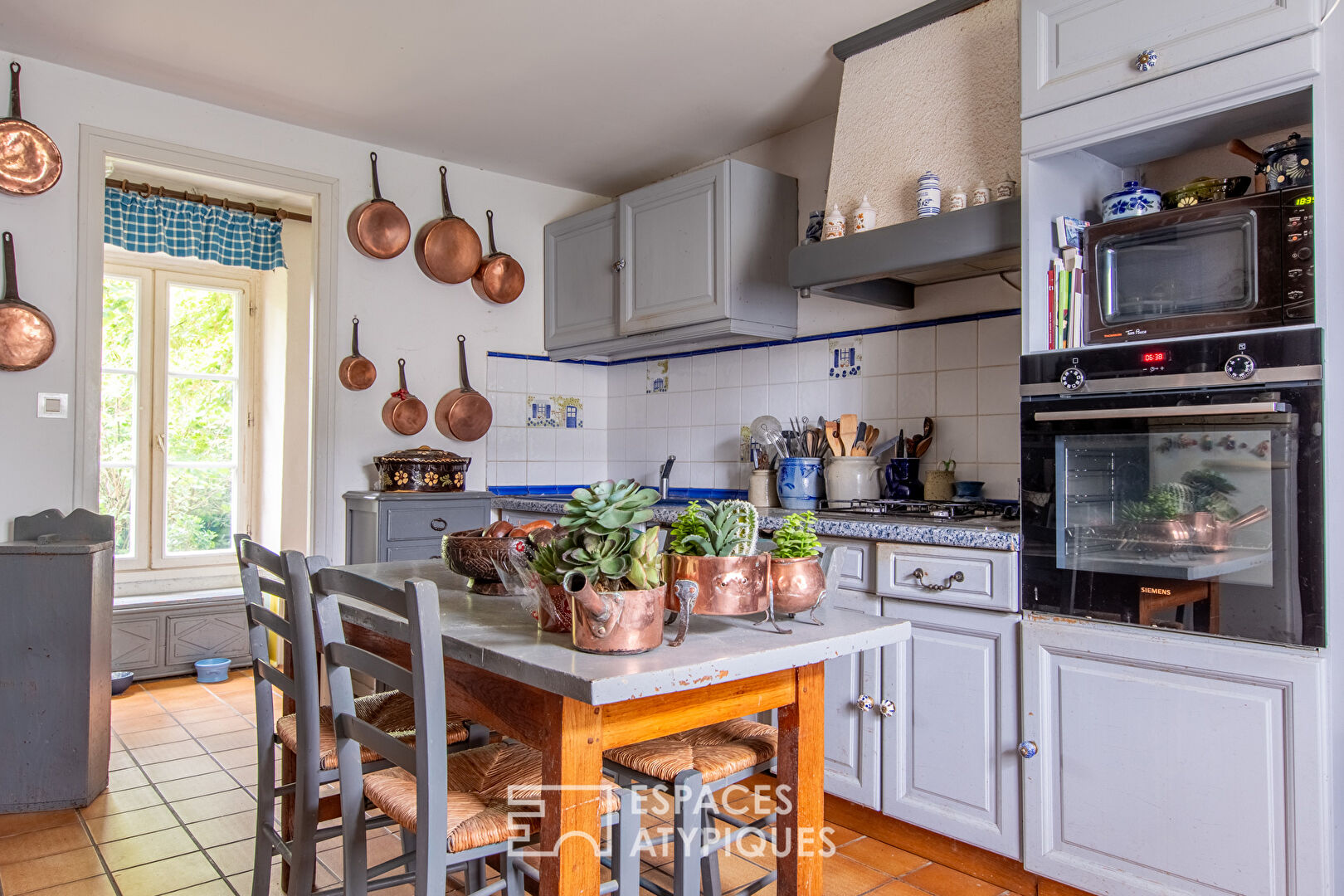 Photo Romantique maison bourgeoise au coeur d'un charmant village image 4/6