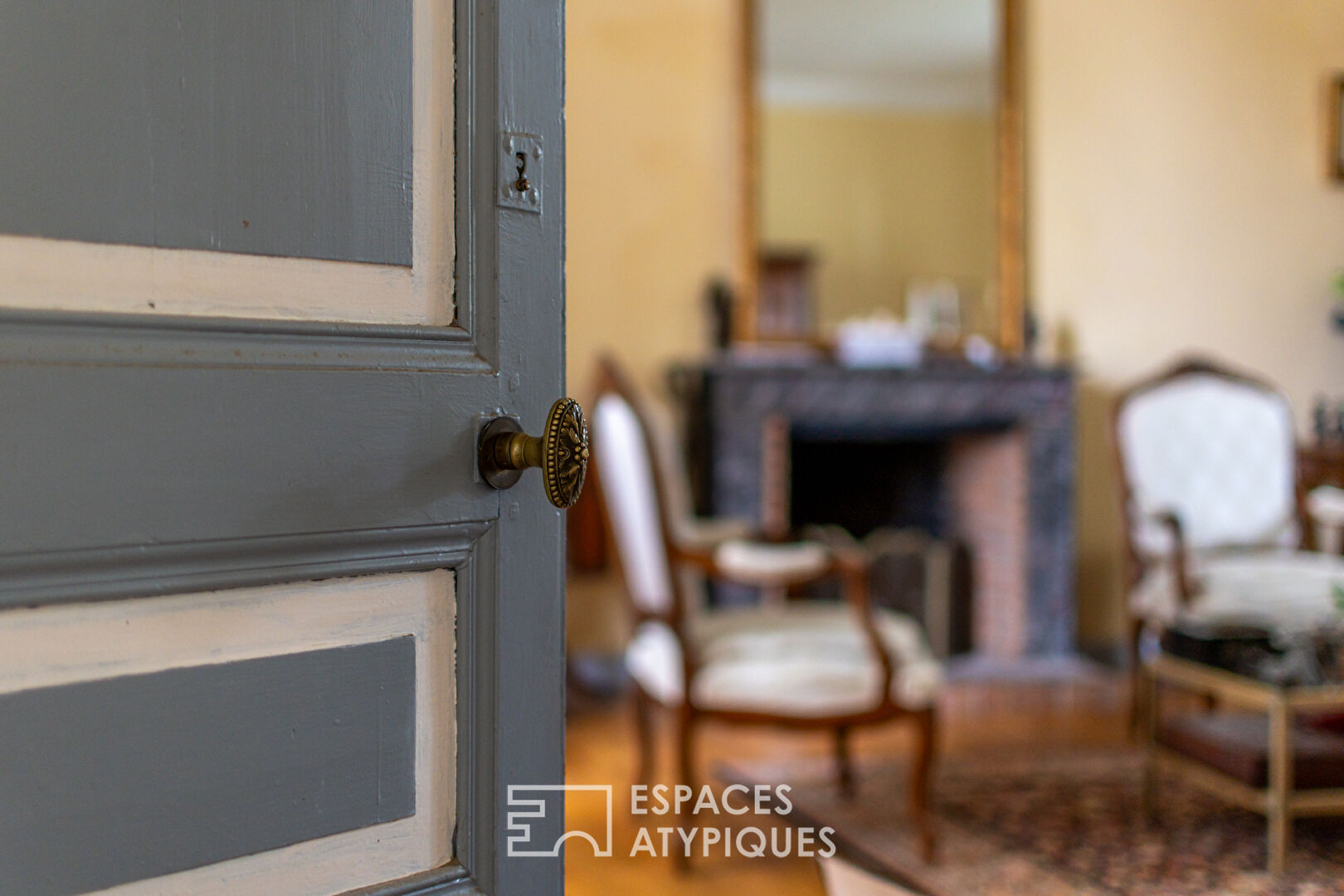 Photo Romantique maison bourgeoise au coeur d'un charmant village image 6/6