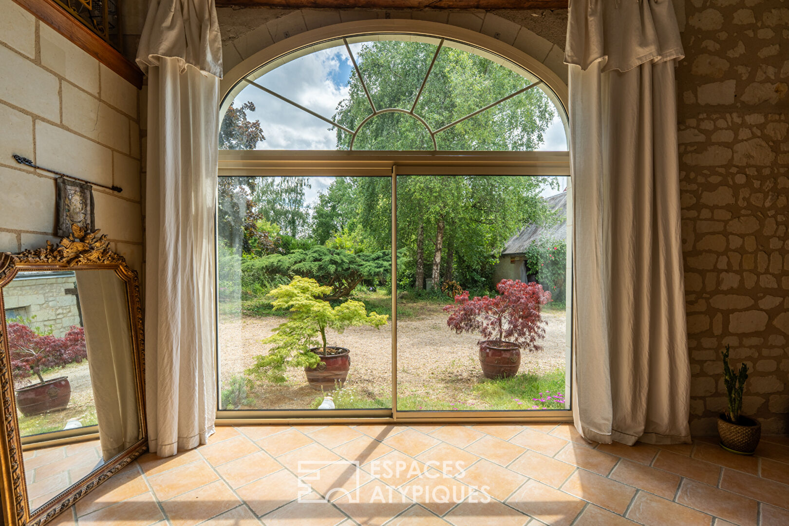 Photo Longère de charme et jardin arboré image 3/6