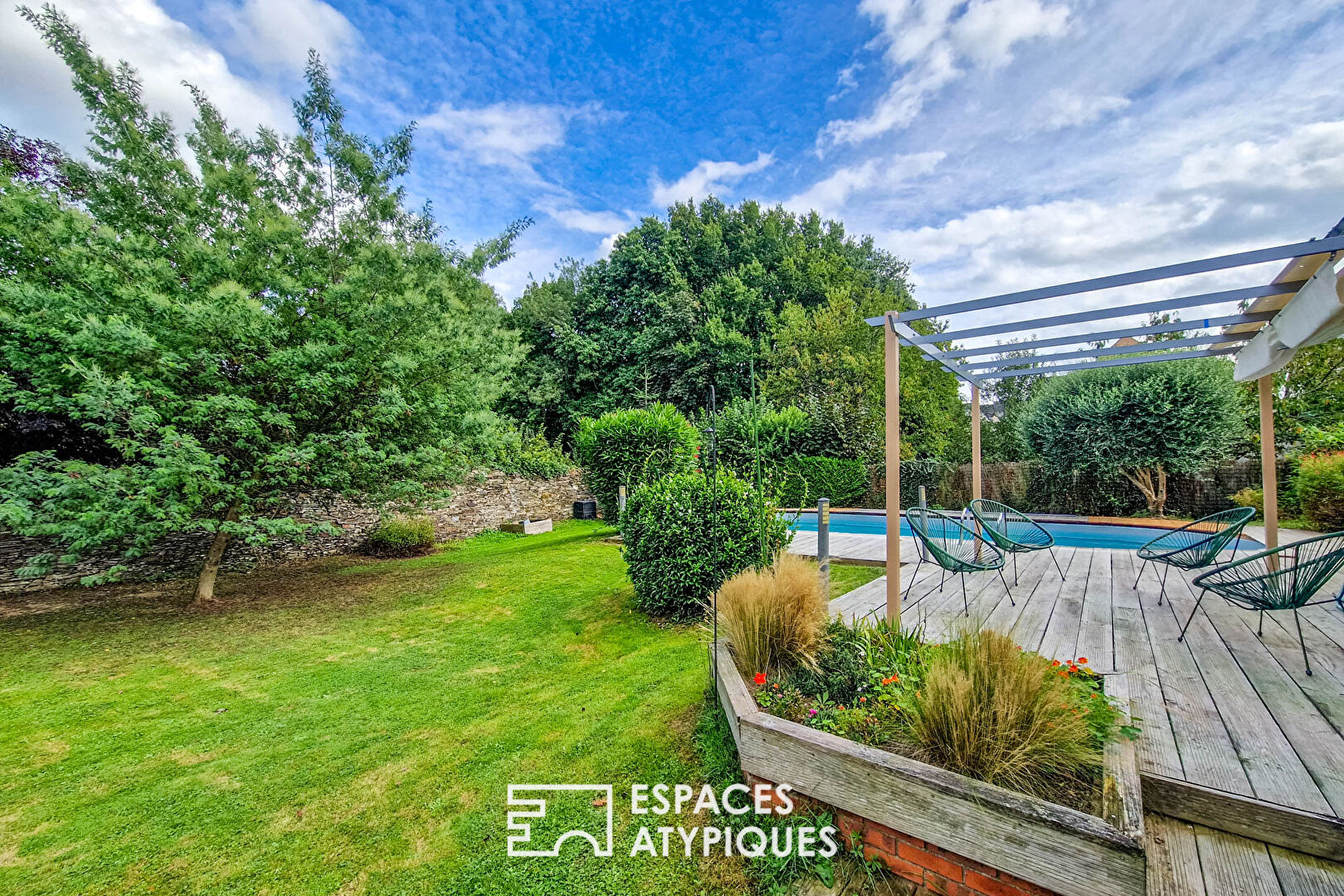 Maison familiale et sa piscine