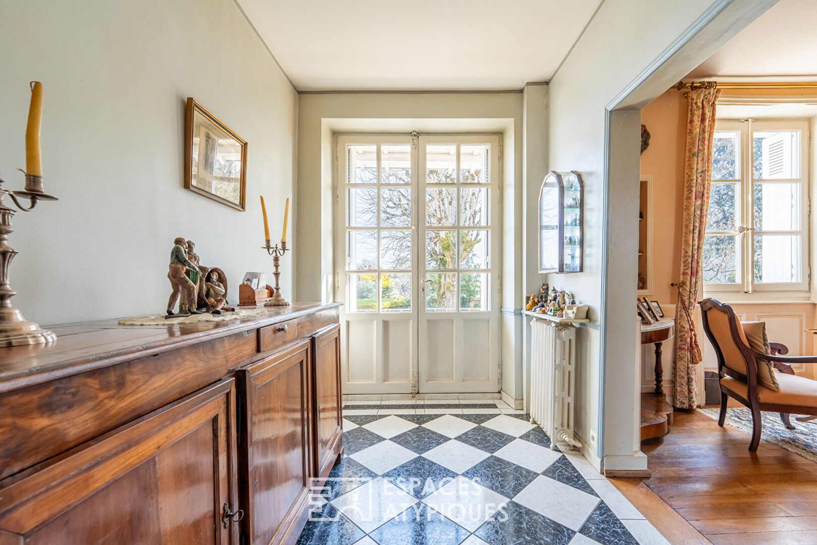 Photo Élégante maison de maître avec son parc arboré et sa dépendance image 4/6