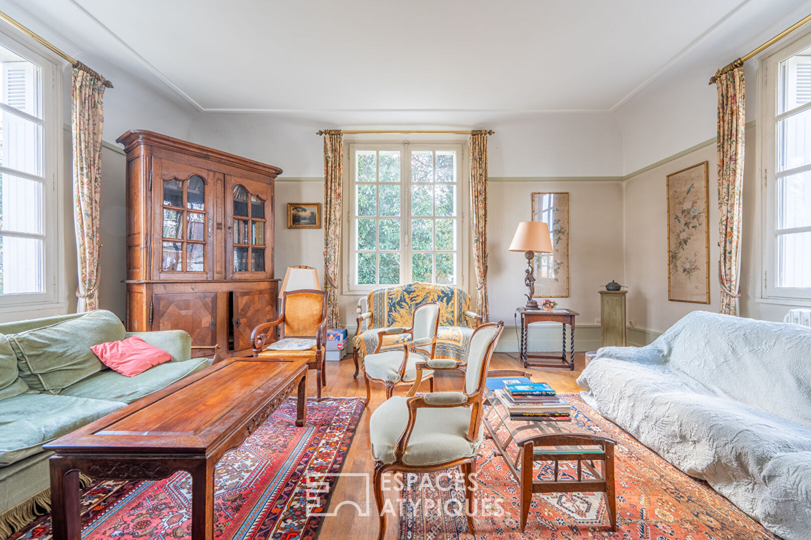 Photo Élégante maison de maître avec son parc arboré et sa dépendance image 6/6