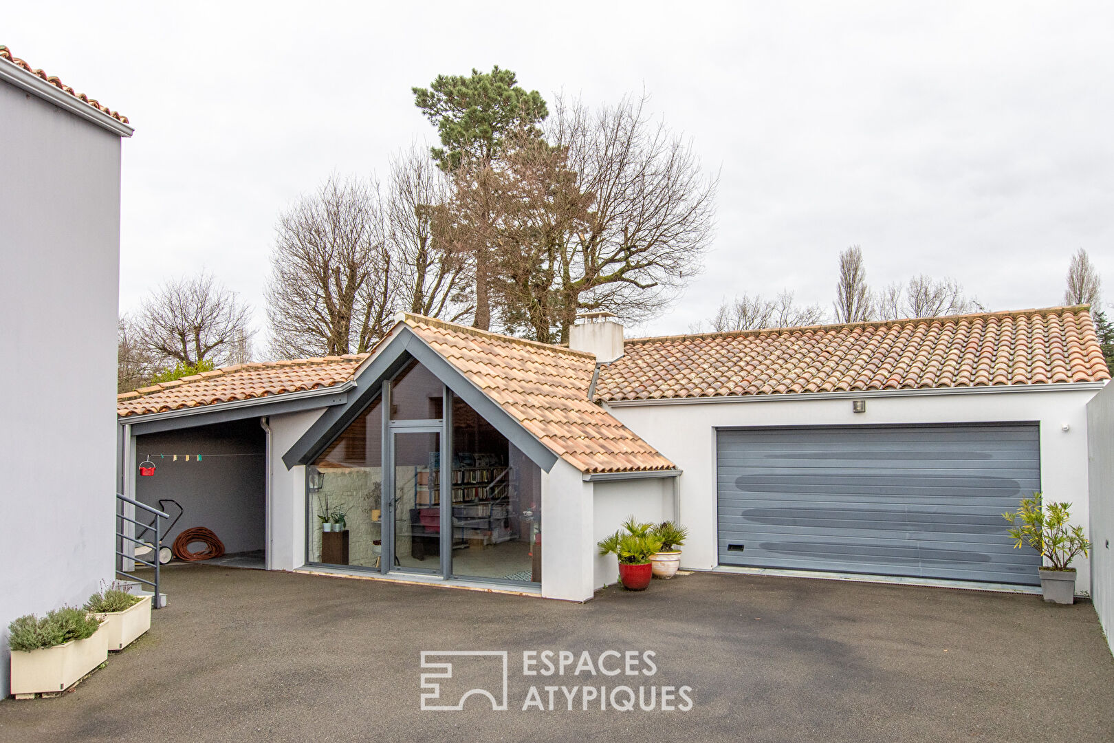 Photo Villa spacieuse et élégante avec espace bien-être et garage image 2/5