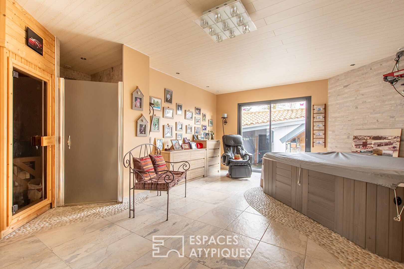 Photo Villa spacieuse et élégante avec espace bien-être et garage image 5/5