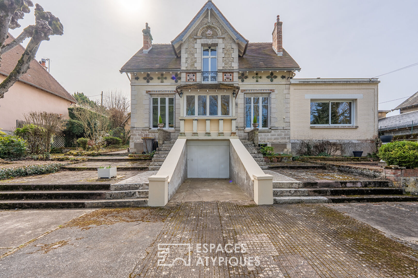 Belle maison des annees 20 avec jardin en centre ville d'Amboise