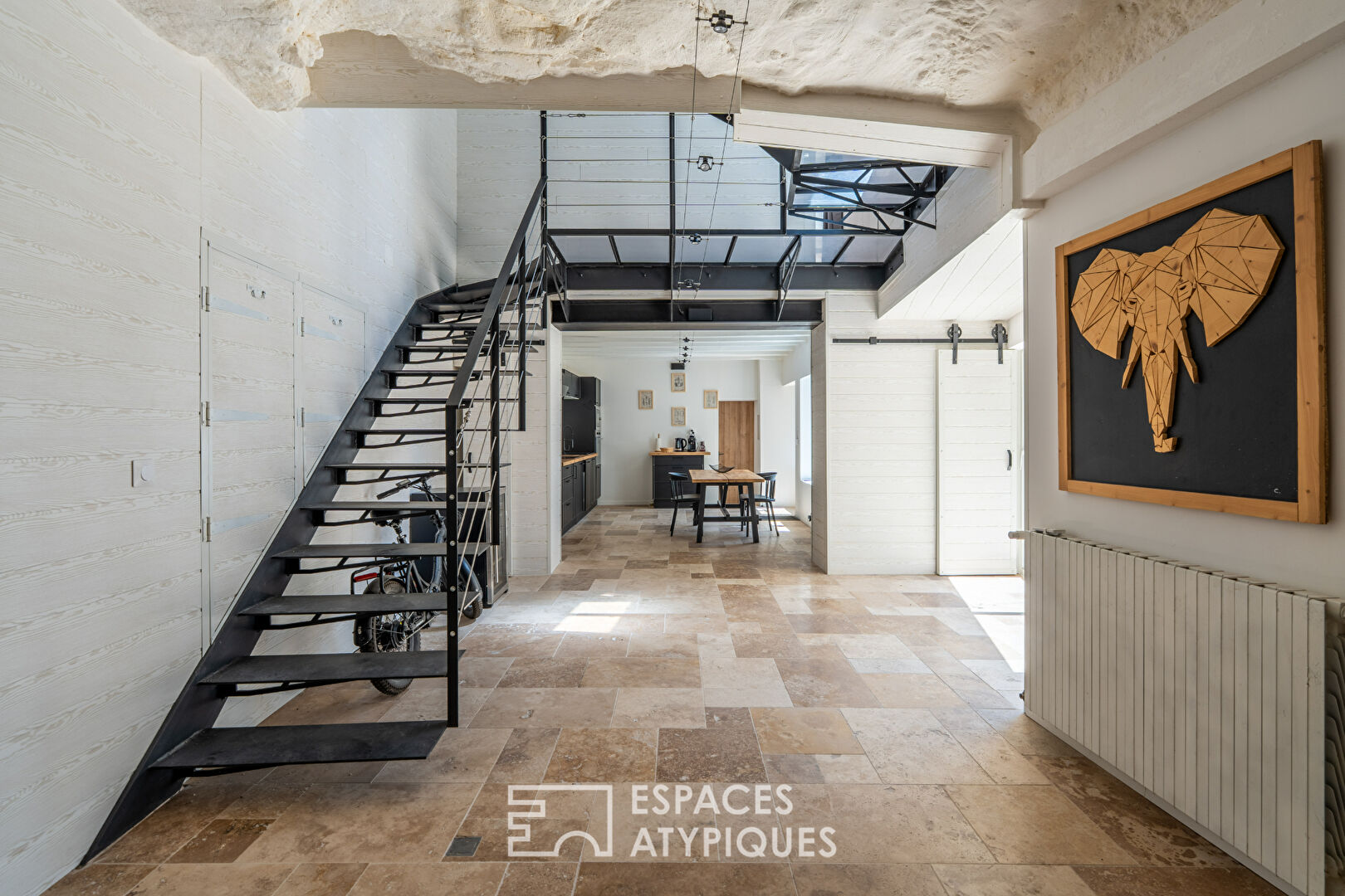 Maison cosy semi troglodyte
