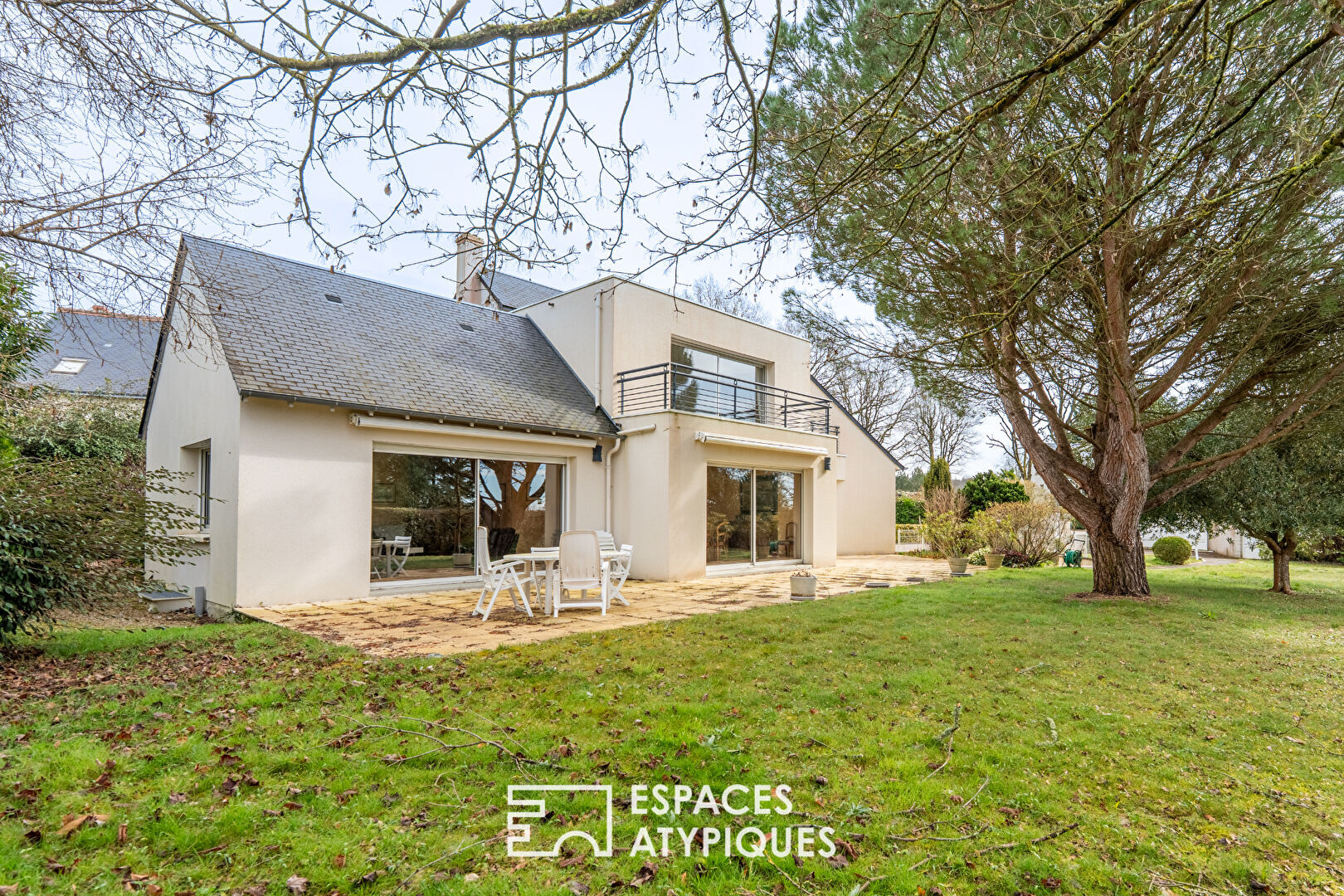 Maison d'architecte aux bords du golf