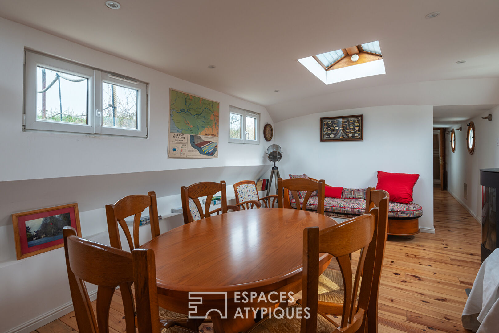 Photo Péniche hollandaise rénovée : une expérience unique entre charme et confort image 4/6