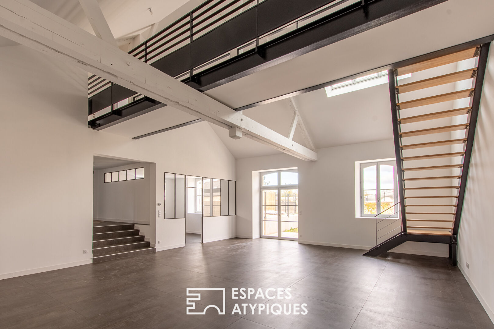 Photo Un ancien chai réhabilité en loft XXL image 1/6