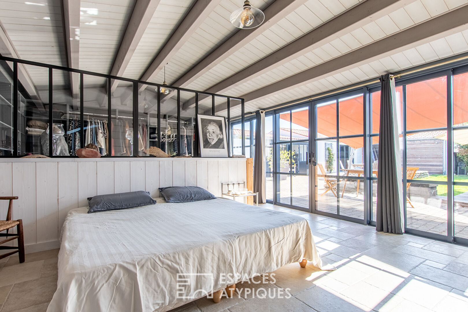 Photo Une signature architecturale au bord de l'océan, avec jacuzzi et terrasses image 4/6