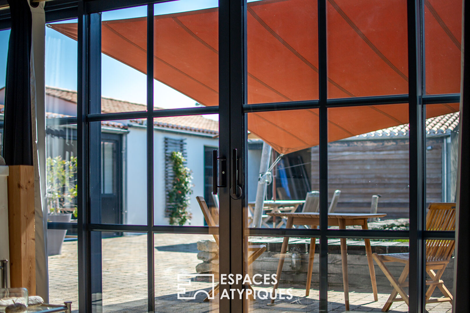 Photo Une signature architecturale au bord de l'océan, avec jacuzzi et terrasses image 6/6